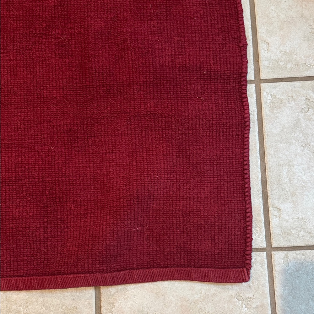 Rug Chic Burgundy Red Rug - Picture 15 of 16